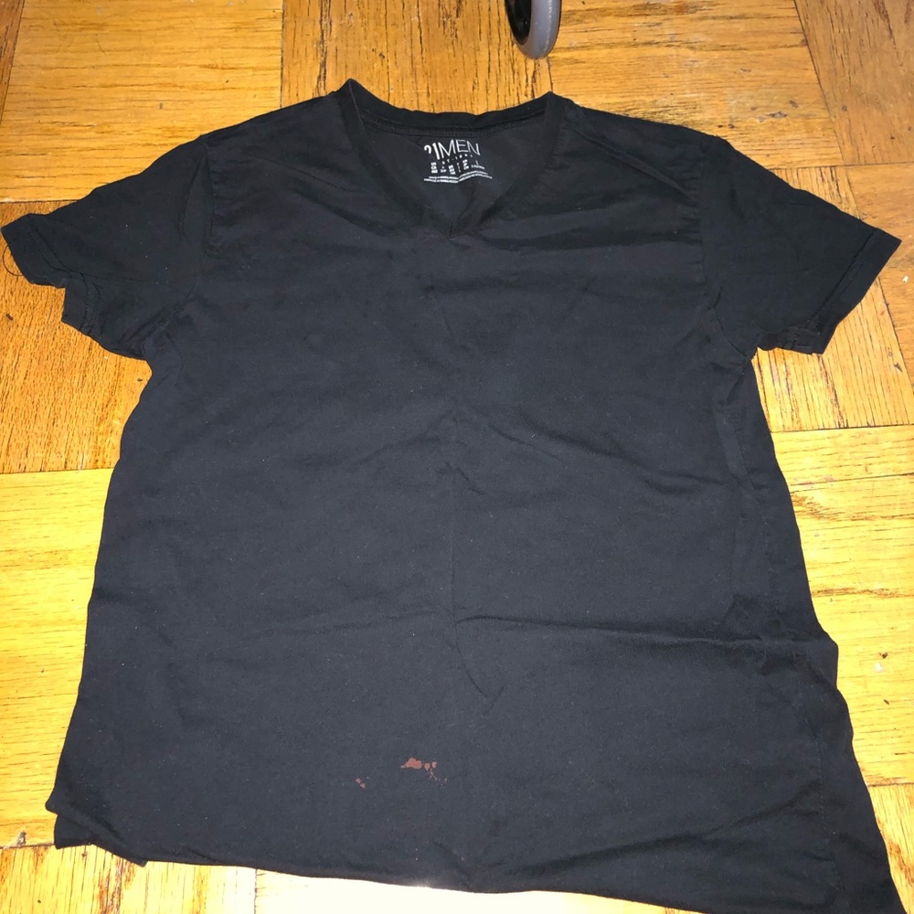 21 men black tee